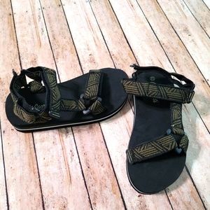 Boys Size 12 Adjustable Sandals